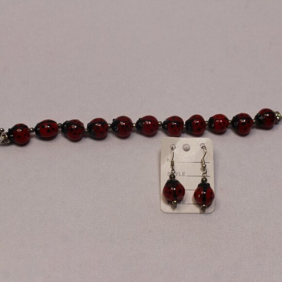 Ladybug Glass Bead Bracelet and Dangle Earrings - Picture 3 of 7